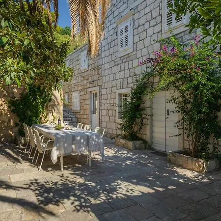 Dvori Villa *